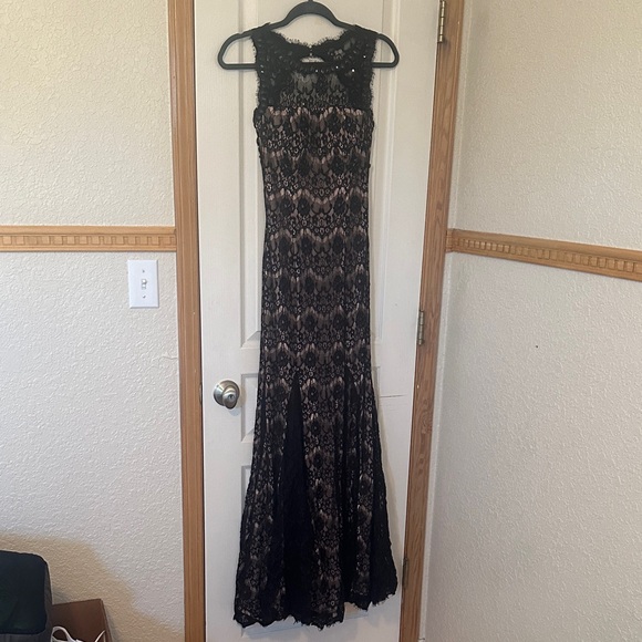 Betsy & Adam Dresses & Skirts - Betsy & Adam Black and Cream Lace Maxi Dress